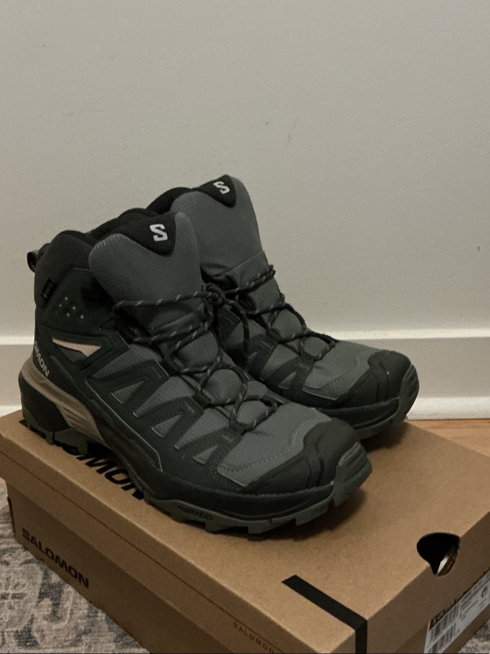 Salomon Women’s Hiking Boots X ultra 360 mid gtx
